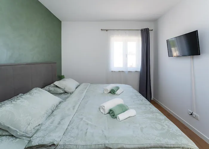 Casa Coral Vila Crno