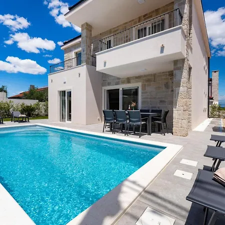 Casa Coral Crno