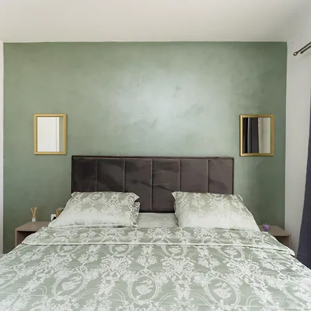 Casa Coral Crno