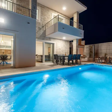 Casa Coral Crno
